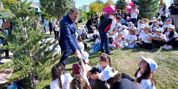 Bakan Tekin ve Bakan Yumaklı, “Tarımın Yıldızları Çocuk Şenliği”nde Öğrencilerle Bir Araya Geldi