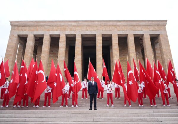 Bakan Tekin, 81 İlden Gelen Öğretmenlerle Anıtkabir’i Ziyaret Etti