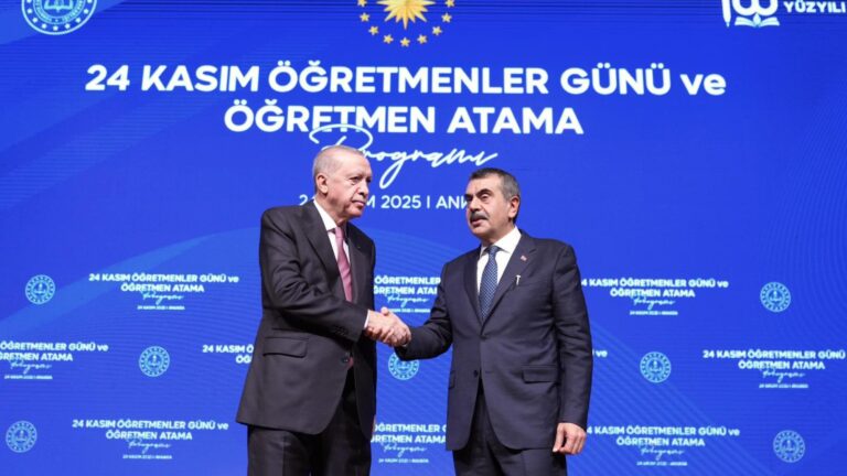 Cumhurbaşkanı Erdoğan ile Bakan Tekin, “24 Kasım Öğretmenler Günü ve Öğretmen Atama Programı”na Katıldı