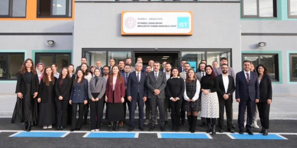 Bakan Tekin, Havacılık Sektörünün Geleceği Gençleri Yetiştiren Meslek Lisesini Ziyaret Etti