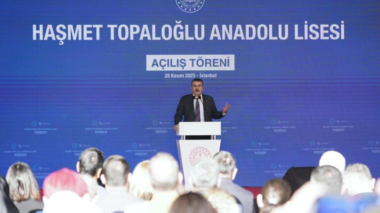 Bakan Tekin, Haşmet Topaloğlu Anadolu Lisesinin Açılışına Katıldı