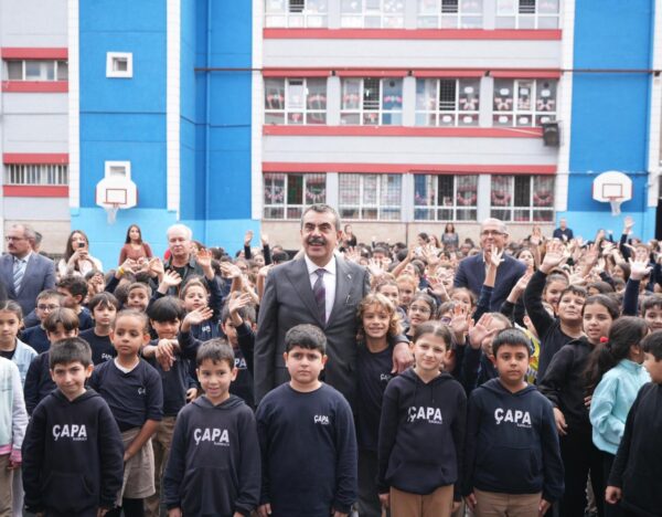 Bakan Tekin, Çapa İlkokulunda Bayrak Törenine Katıldı
