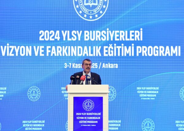 Bakan Tekin, “2024 YLSY Bursiyerleri Vizyon ve Farkındalık Eğitimi Programı”na Katıldı
