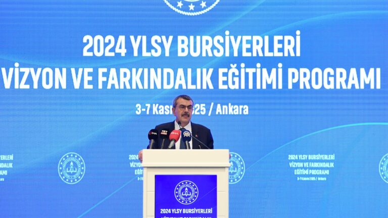 Bakan Tekin, “2024 YLSY Bursiyerleri Vizyon ve Farkındalık Eğitimi Programı”na Katıldı