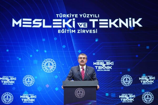Bakan Tekin, “Türkiye Yüzyılı Mesleki ve Teknik Eğitim Zirvesi”ne Katıldı