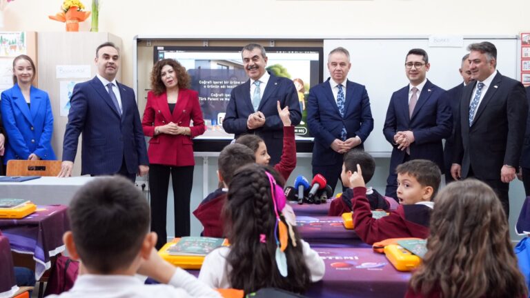 Bakan Tekin ve Bakan Kacır, “Tutum, Yatırım Ve Türk Malları Haftası” Etkinliklerine Katıldı