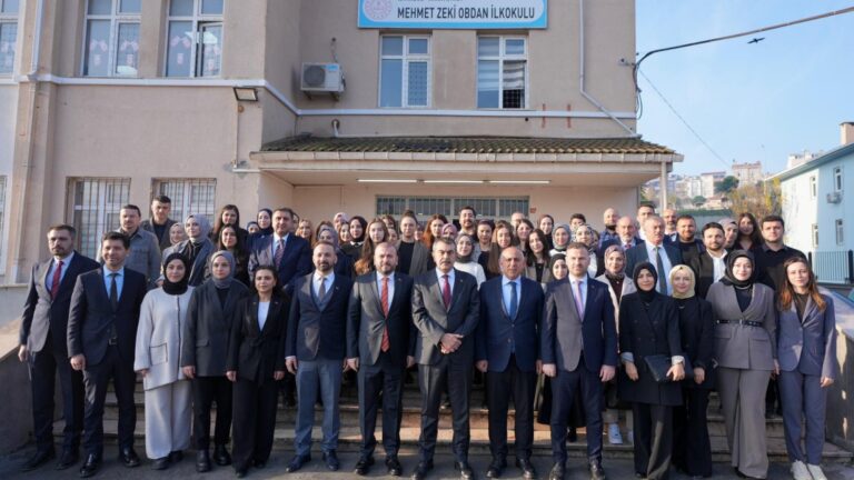 Bakan Tekin, Arnavutköy’deki Piri Reis İlkokulu İnşaatında İncelemelerde Bulundu