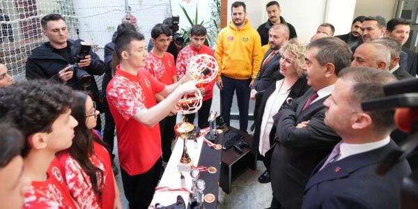 Bakan Tekin: Aldığımız Her Karar Mutlaka Bir Öğretmenler Odasında Konuşularak Alındı