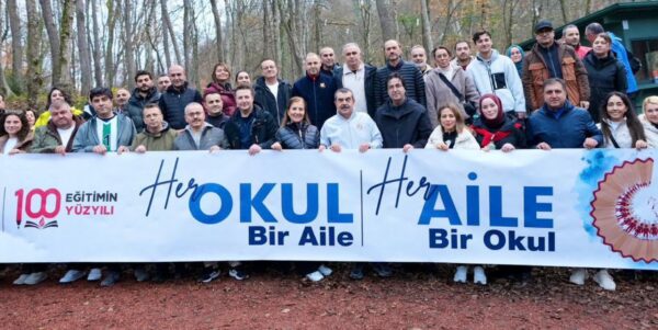 Bakan Tekin, “Aile Yılı” Etkinlikleri Kapsamında Öğretmenlerle Doğa Yürüyüşü Yaptı
