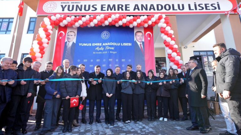 Cumhurbaşkanı Yardımcısı Yılmaz ve Bakan Tekin, Bingöl’de Yunus Emre Anadolu Lisesinin Açılışına Katıldı