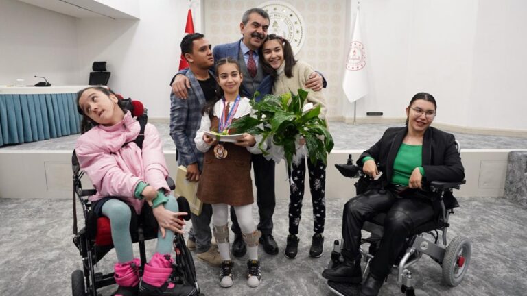 Bakan Tekin’den Dünya Engelliler Günü Mesajı