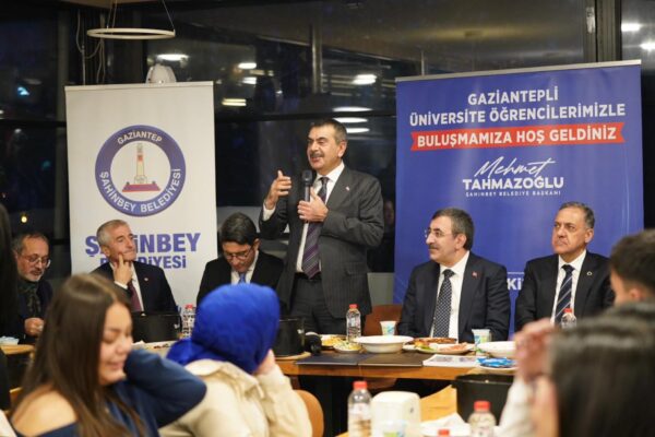 Firince-İskender Demircioğlu Ticaret Mesleki ve Teknik Anadolu Lisesinin Açılışı Yapıldı