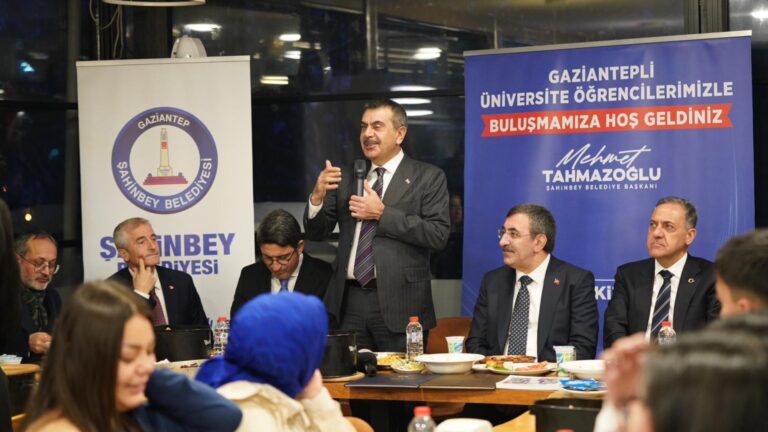 Firince-İskender Demircioğlu Ticaret Mesleki ve Teknik Anadolu Lisesinin Açılışı Yapıldı