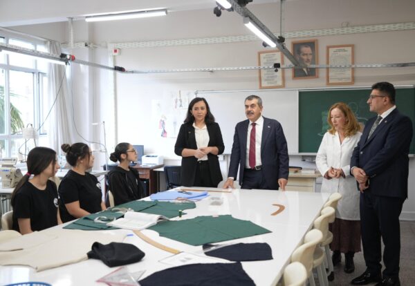 Bakan Tekin’den Kadıköy Mesleki ve Teknik Anadolu Lisesine Ziyaret