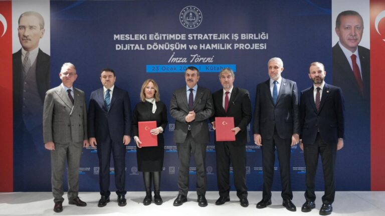 Bakan Tekin, Kütahya’da Mesleki Eğitime Yönelik Protokolün İmza Törenine Katıldı