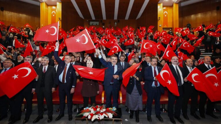 Bakan Tekin ve Bakan Göktaş, Erzurum’da Sanat Etkinliğine Katıldı