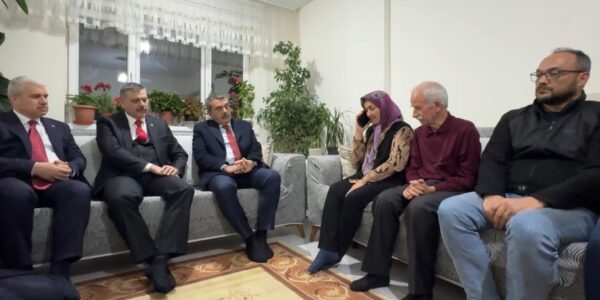 Bakanlar Tekin ve Çiftçi’den Menfur Saldırıda Hayatını Kaybeden Öğretmenin Ailesine Taziye Ziyareti