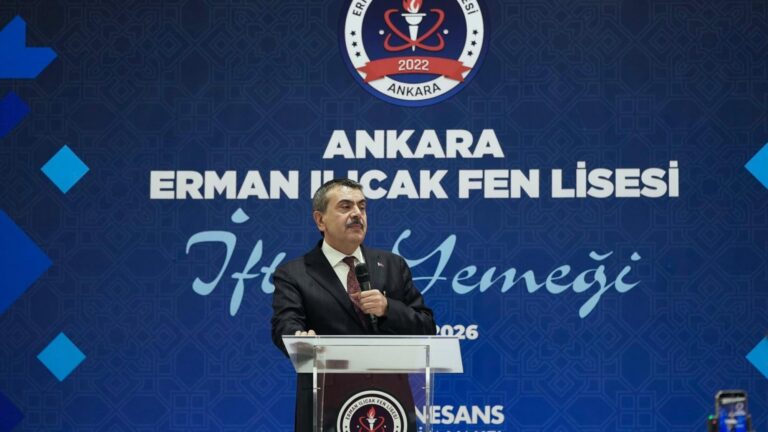 Bakan Tekin, Sincan’da Öğrenci ve Öğretmenlerle İftar Yaptı