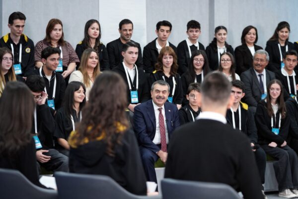 Bakan Tekin, Öğrencilerin Hazırladığı “Haberimiz Olsun” Bültenine Konuk Oldu