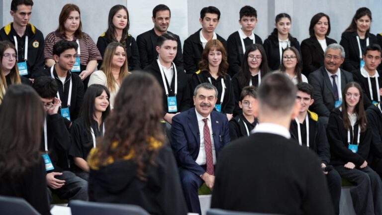 Bakan Tekin, Öğrencilerin Hazırladığı “Haberimiz Olsun” Bültenine Konuk Oldu