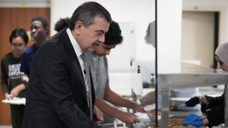 Bakan Tekin, Öğrencilerle İftar Sofrasında Buluştu