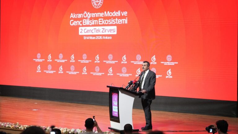 Bakan Tekin, 2. GençTek Zirvesi’ne Katıldı