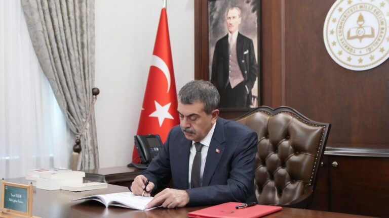 Bakan Tekin’den 18 Mart Şehitleri Anma Günü ve Çanakkale Deniz Zaferi Mesajı