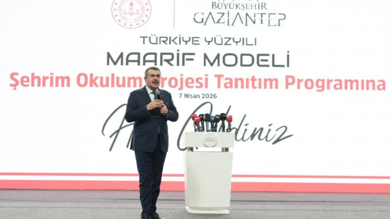 Bakan Tekin, Gaziantep’te “Şehrim Okulum” Projesi Tanıtım Programı’na Katıldı