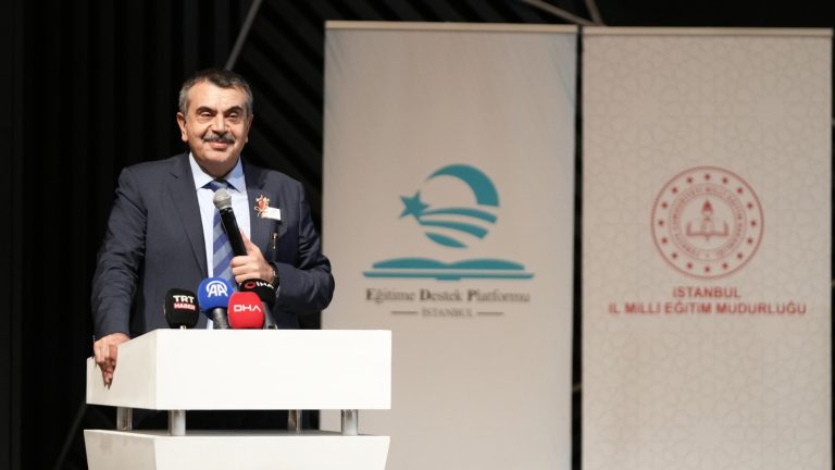 Bakan Tekin, “Ramazanı Kutluyorum, Okulumu Süslüyorum” Projesi Ödül Töreni’ne Katıldı