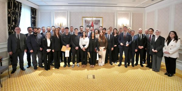 Bakan Tekin, Rusya’da Eğitim Gören Türk Öğrencilerle Bir Araya Geldi