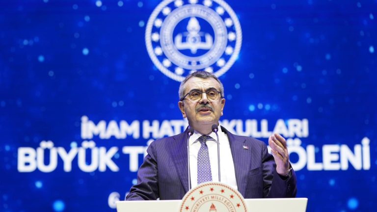Bakan Tekin, Konya’da “İmam Hatip Okulları Büyük Türkiye Şöleni”ne Katıldı