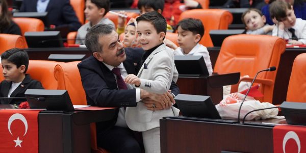 Bakan Tekin’den “23 Nisan Ulusal Egemenlik ve Çocuk Bayramı” Mesajı