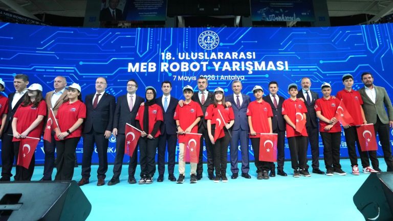Bakan Tekin, Antalya’daki “Robot Yarışması”nda Konuştu