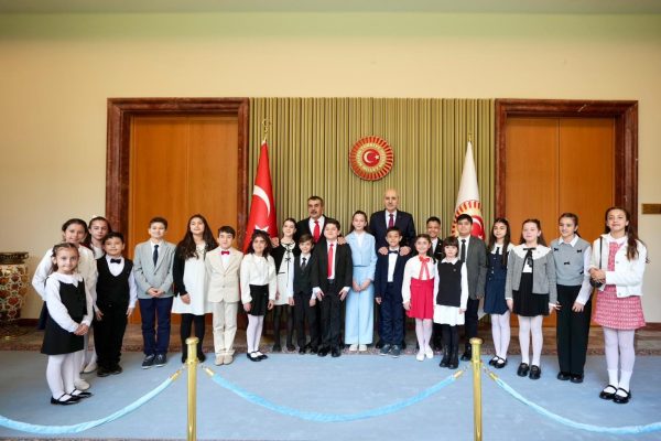 TBMM Başkanı Kurtulmuş, 23 Nisan Kapsamında Bakan Tekin ve Çocuklarla Bir Araya Geldi