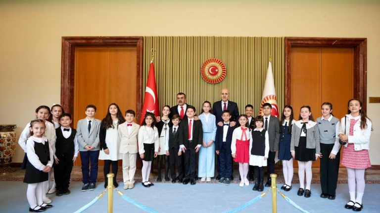 TBMM Başkanı Kurtulmuş, 23 Nisan Kapsamında Bakan Tekin ve Çocuklarla Bir Araya Geldi
