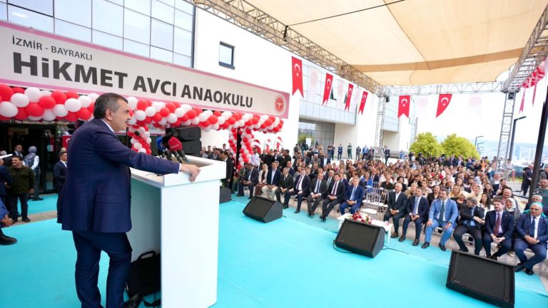 Bakan Tekin, İzmir’de Anaokulu Açılışına Katıldı