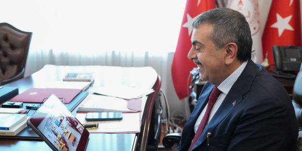 Bakan Tekin’den İlkokul Öğrencilerinin Mektubuna Sürpriz Karşılık