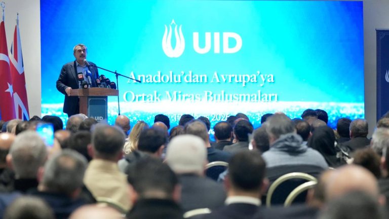 Bakan Tekin, Londra’da “Anadolu’dan Avrupa’ya Ortak Miras Buluşmaları” Programına Katıldı