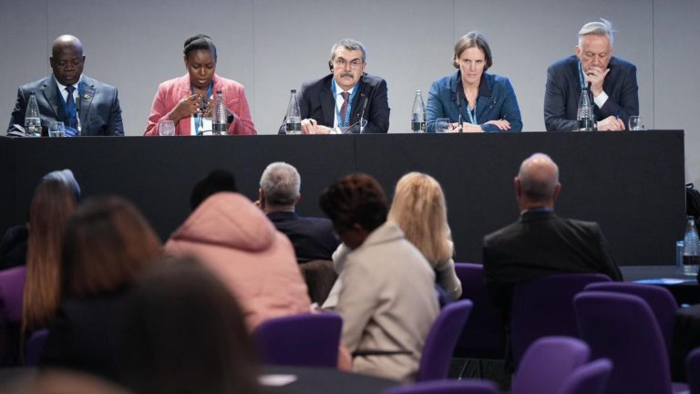 Bakan Tekin, Londra’daki Dünya Eğitim Forumu’na Katıldı