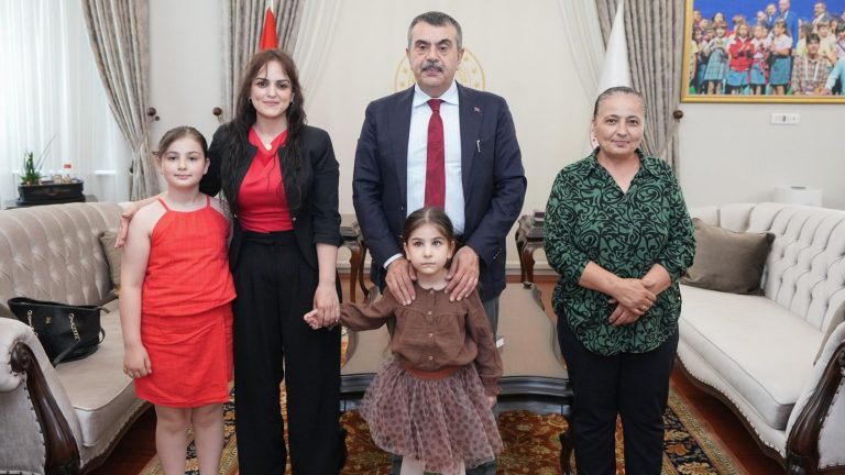 Âşık Veysel’in İzindeki Nil, Müzik Eğitimine İlk Adımı Attı