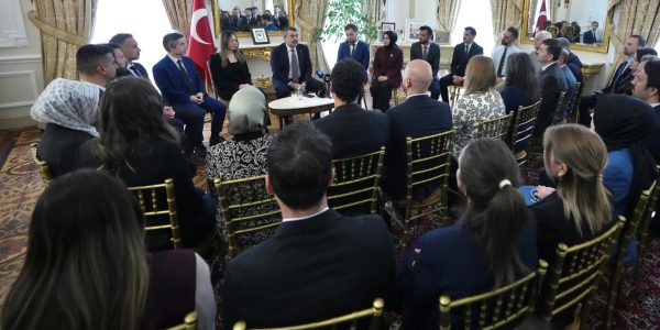 Bakan Tekin, Londra’da BAOKK Kapsamında Görevlendirilen Öğretmenlerle Buluştu