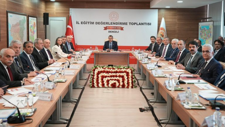 Bakan Tekin, Denizli’de İl Eğitim Değerlendirme Toplantısına Katıldı