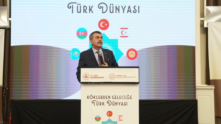 Bakan Tekin, “Köklerden Geleceğe Türk Dünyası Şenliği” ne Katıldı
