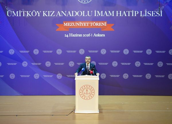 Bakan Tekin, Ümitköy Kız Anadolu İmam Hatip Lisesi Mezuniyet Töreni’ne Katıldı