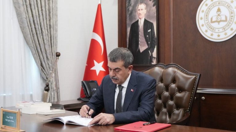 Bakan Tekin, Şehit Öğretmen Necmettin Yılmaz’ı Andı