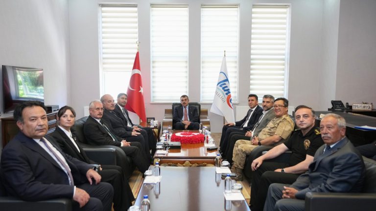 Bakan Tekin, Tunceli’de İl Eğitim Değerlendirme Toplantısına Katıldı