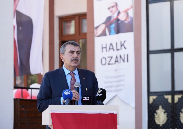 Bakan Tekin, Erzincan’da Davut Sulari Halk Eğitimi Merkezinin Açılışına Katıldı