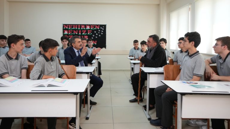 “Meddahın Dilinden” Programının İlk Konuğu, Bakan Tekin Oldu