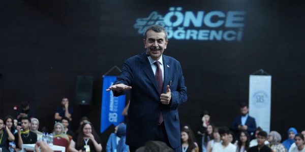 Bakan Tekin, “Üniversite Tercih Destek Programı”nda Gençlerle Bir Araya Geldi
