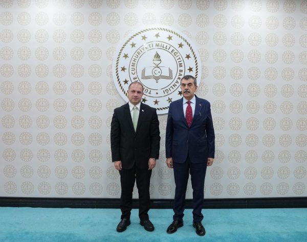 Bakan Tekin; Gürcistan Eğitim, Bilim ve Gençlik Bakanı Mikanadze ile Bir Araya Geldi